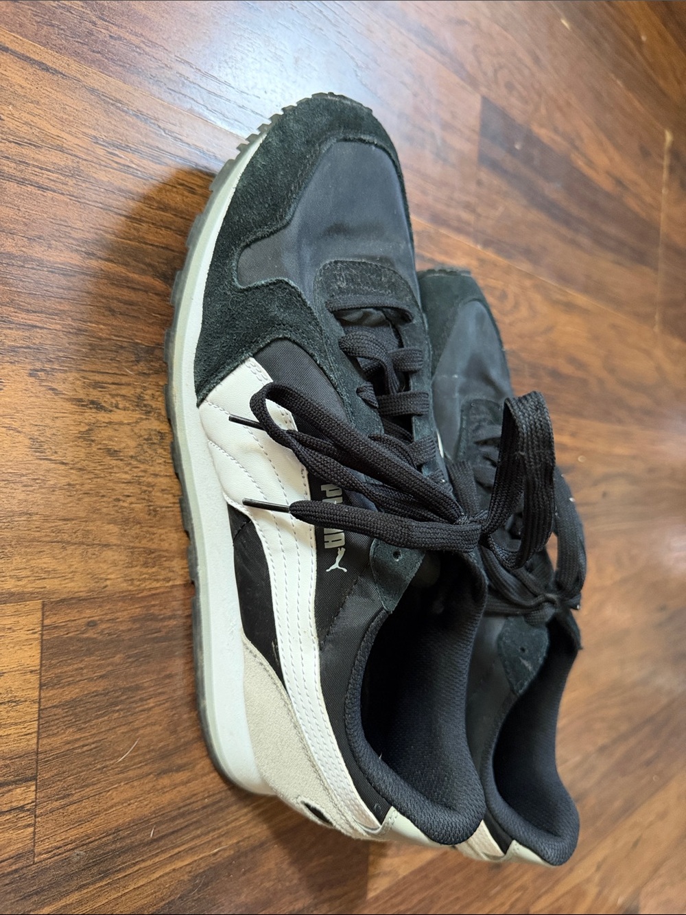 Puma Men’s Black and White Classic Runner Sneakers